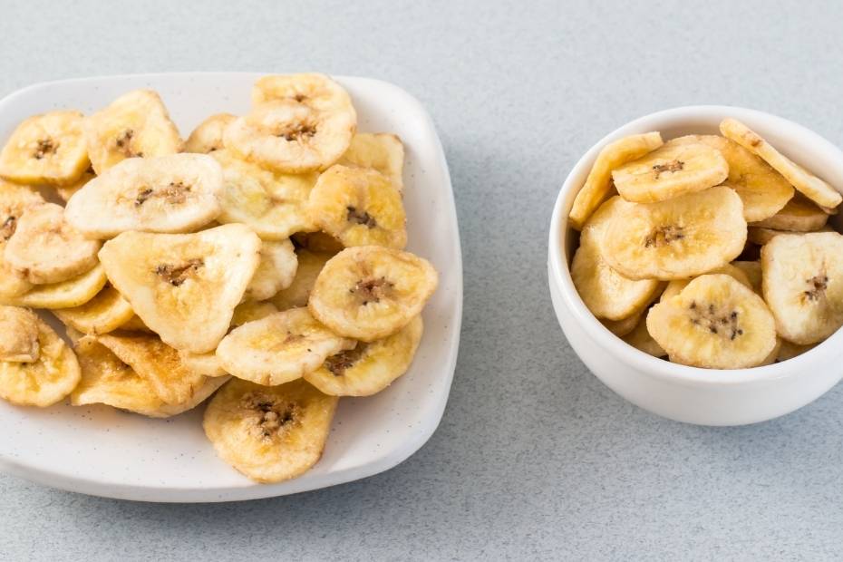 Baked Banana Chips - Healthy Snacks To Make At Home For Weight Loss